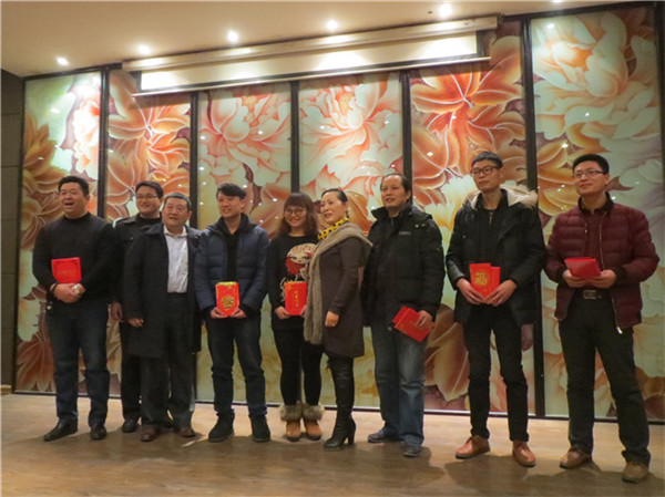 洛陽(yáng)泰斯特公司完成年度銷售目標(biāo)，重金獎(jiǎng)勵(lì)銷售