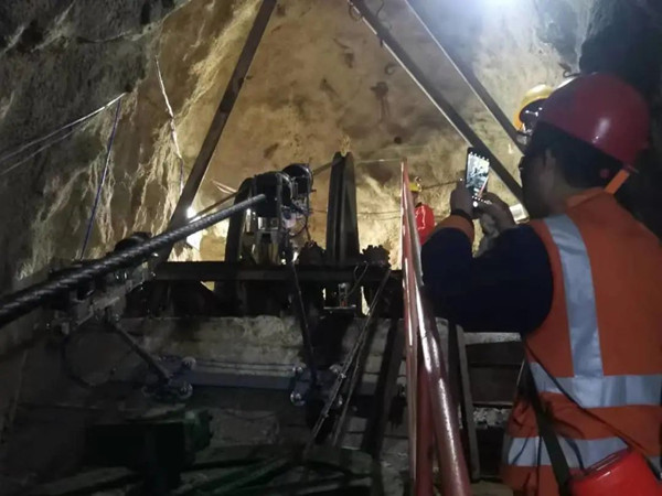 直擊安裝現(xiàn)場(chǎng)｜河南某金礦引進(jìn)TST鋼絲繩實(shí)時(shí)在線(xiàn)智能探傷系統(tǒng)