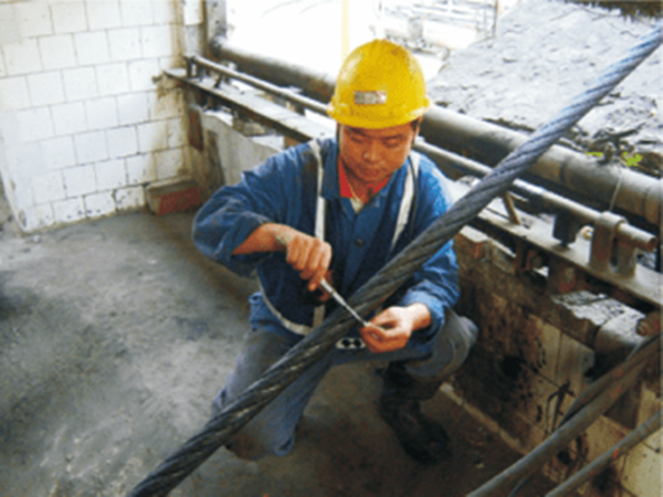 突發(fā)！一纜車鋼絲繩斷裂，8人命懸365米高空！